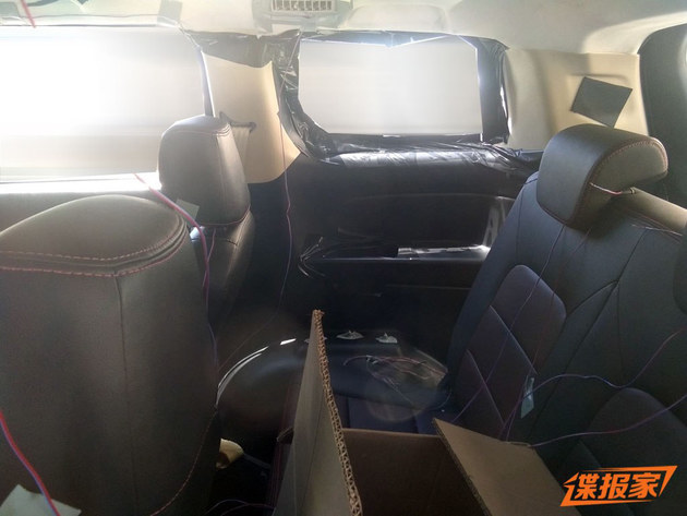 曝长安欧尚全新MPV谍照 采用侧滑门设计