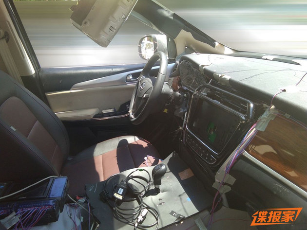 曝长安欧尚全新MPV谍照 采用侧滑门设计