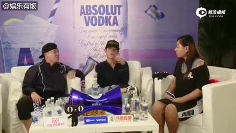 又发飙！女主持说错人名被陈冠希怒怼 场面超尴尬