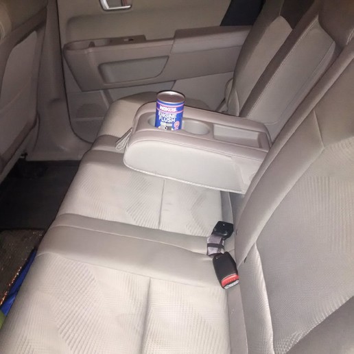 孤独的飞行员——本田Pilot。