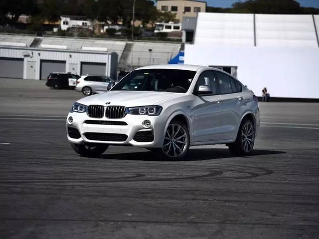 全新宝马X4全球首次曝光，经典开眼角没了，尾部却与奔驰一样