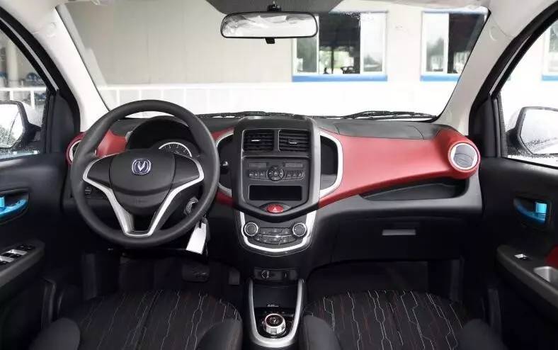 太意外了!5万买的车竟带换挡拨片和旋钮挡杆