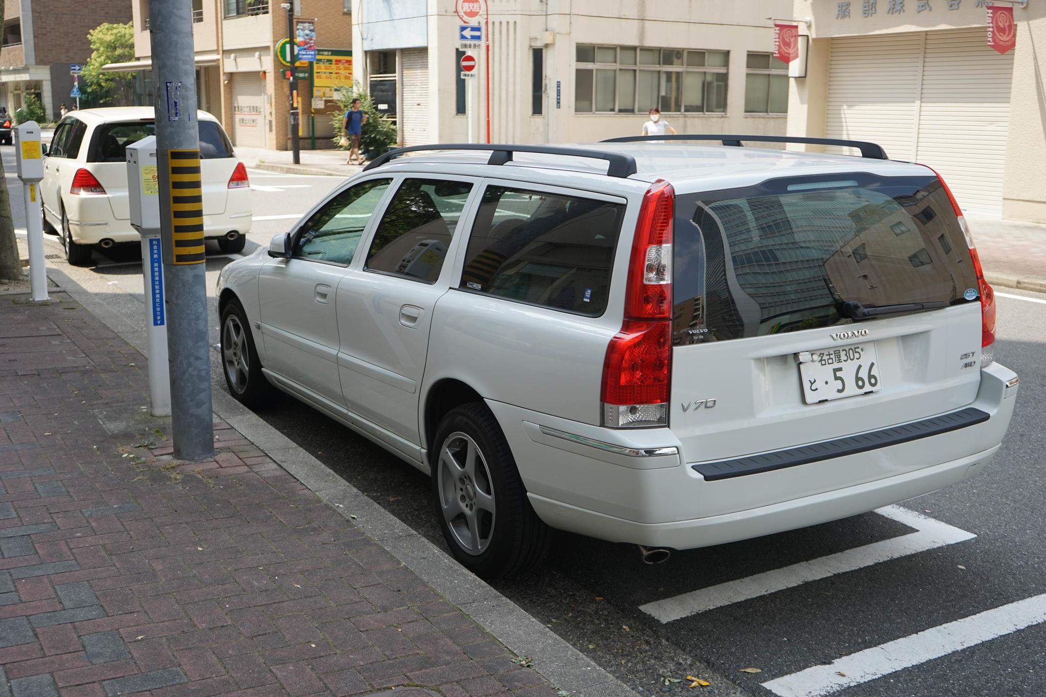 ▲日本街头的老车，看上去还是很光鲜