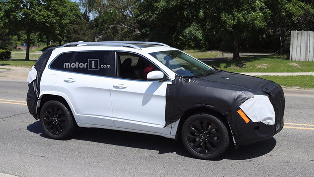 曝Jeep新大切诺基谍照 今年12月份亮相