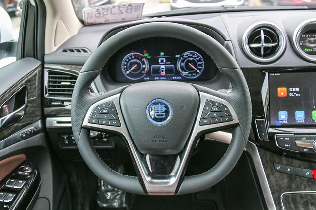 这车用中文按钮却不是比亚迪，1台比40台唐还贵4000块！