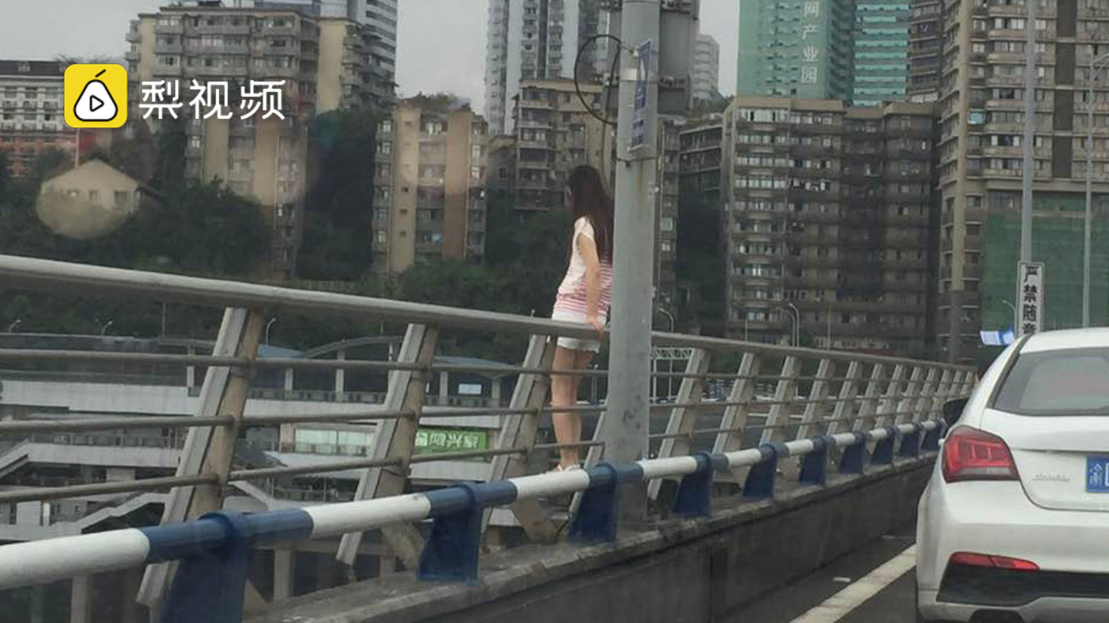 重庆身边事【重庆一妙龄女跳桥身亡,原因尚不明】8月31日下午16时15分