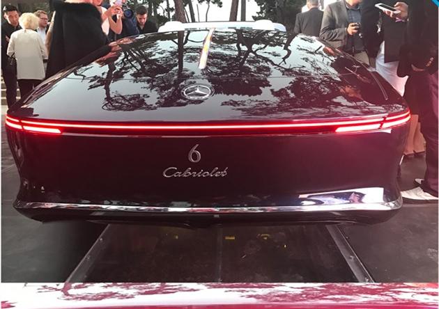 这车看着像老古董，坐着像太空船，打开引擎盖劳斯莱斯见了也自卑