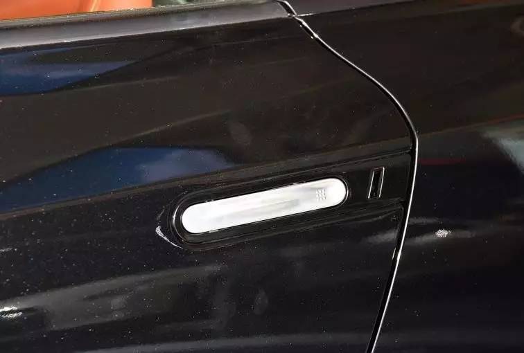 40块钱就能租法拉利！但上车不会挂挡怎么办？