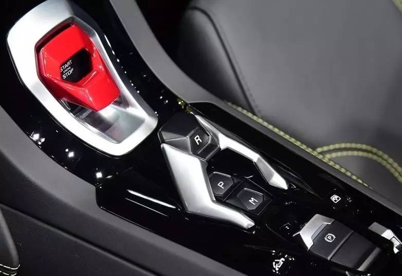 40块钱就能租法拉利！但上车不会挂挡怎么办？