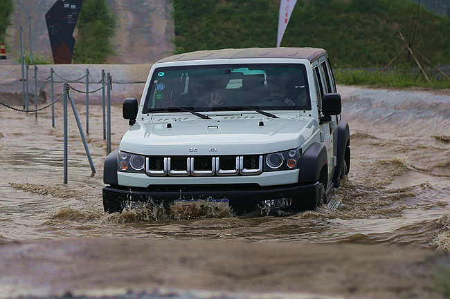 【用车】安全守则 城市SUV越野时最应该注意什么？