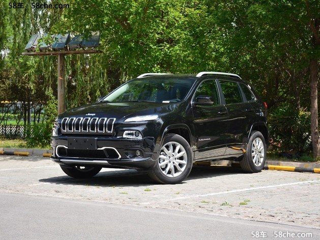 Jeep自由光2.4L专业版上市 售24.98万元