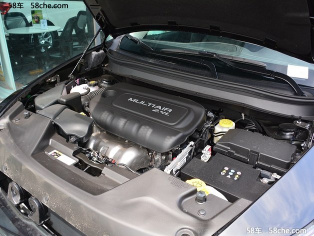 Jeep自由光2.4L专业版上市 售24.98万元