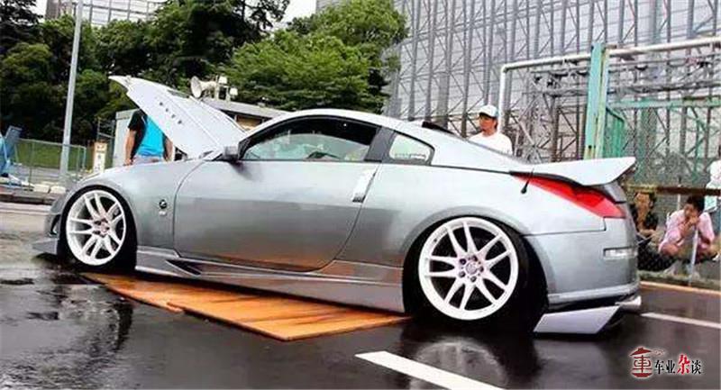 跑车的低离地间隙PK减速带，会有怎样的故事？