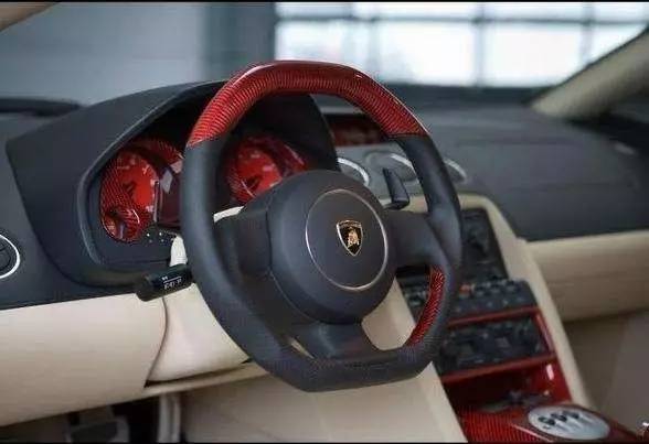 为什么现在越来越多的车型，更愿意用平底方向盘？