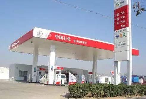 真的有黑心加油站用“掺水汽油” 危害有哪些？