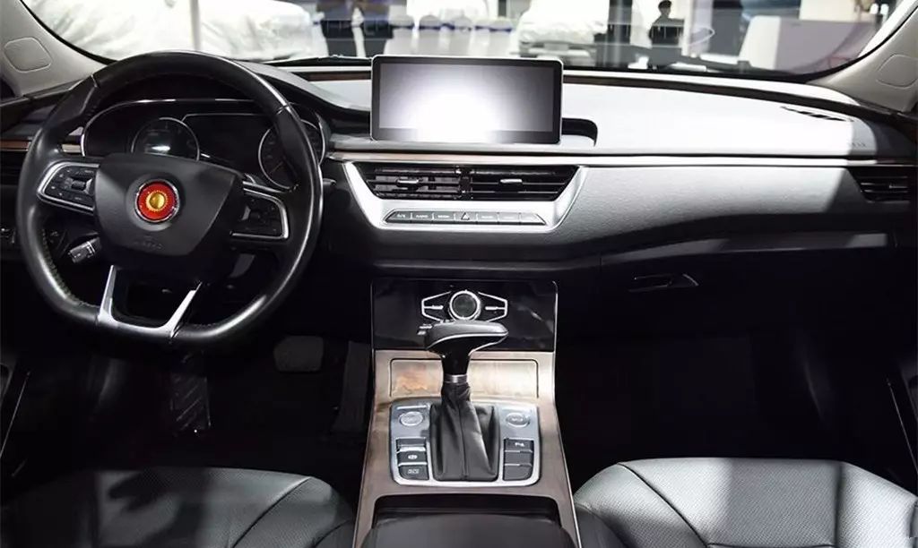 看看一汽这两款车，你觉得红旗算豪华品牌吗？