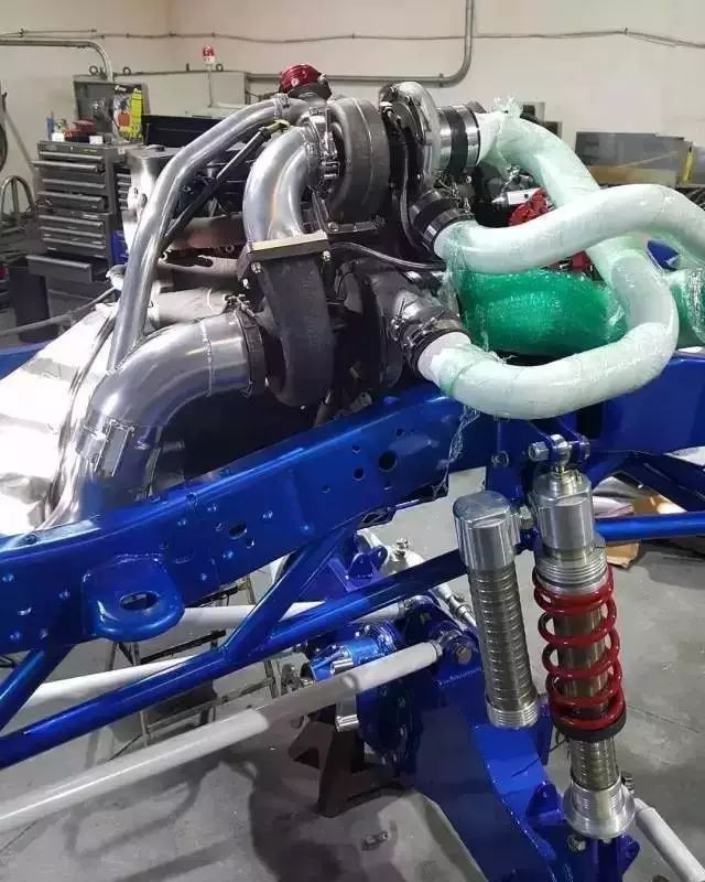 爆改皮卡把兰博基尼踩脚下，身高太矮上车困难