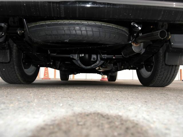 刷新三观，这车居然配个10.2英寸的假屏幕，还有5个天窗