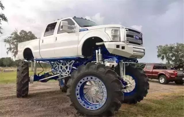 爆改皮卡把兰博基尼踩脚下，身高太矮上车困难