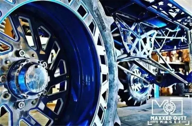 爆改皮卡把兰博基尼踩脚下，身高太矮上车困难