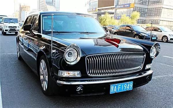 土豪500万买国产红旗L5！悬挂“1949”车牌！