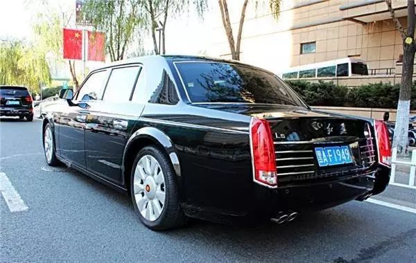 土豪500万买国产红旗L5！悬挂“1949”车牌！