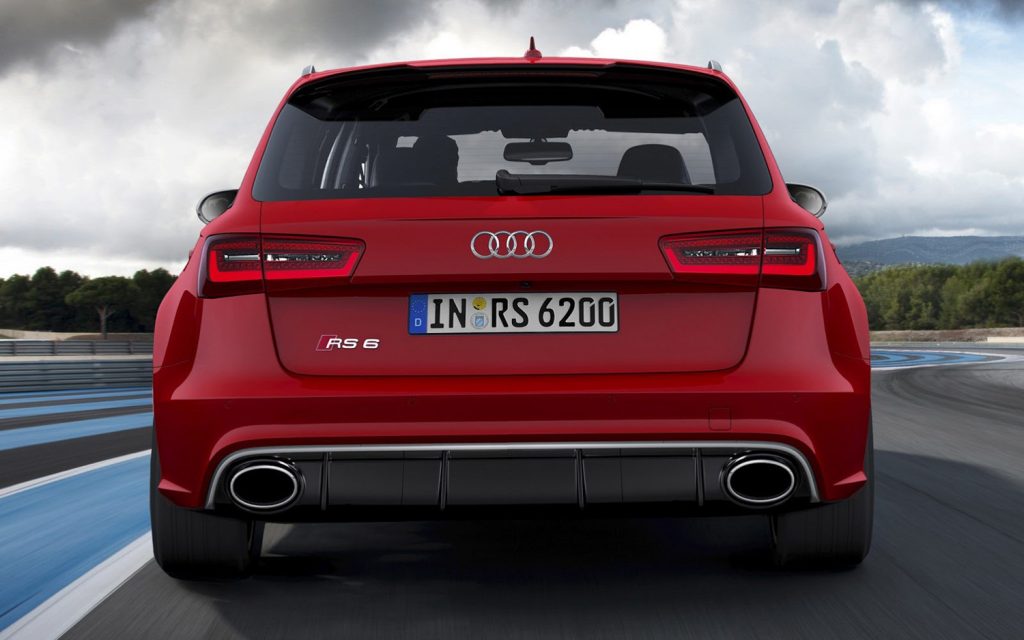 劫匪开RS6成功逃跑 英国警察车技和配车均有待提高