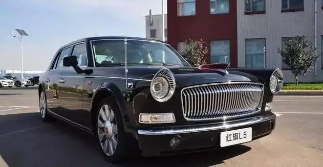 土豪500万买国产红旗L5！悬挂“1949”车牌！