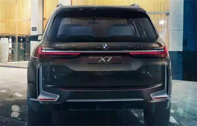 看到宝马X7的照片 奥迪Q8放了一万个心