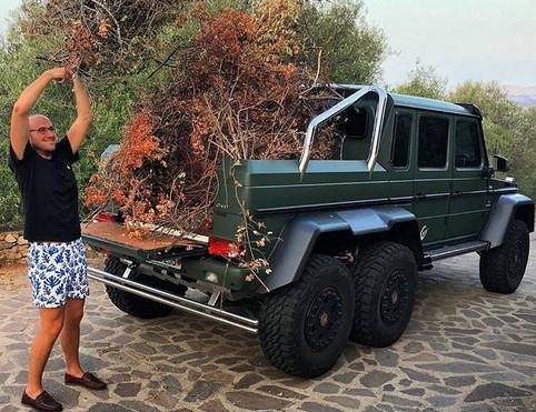 6轮皮卡居然要988万，底盘不输乌尼莫克，却被光头小伙买回家拉柴