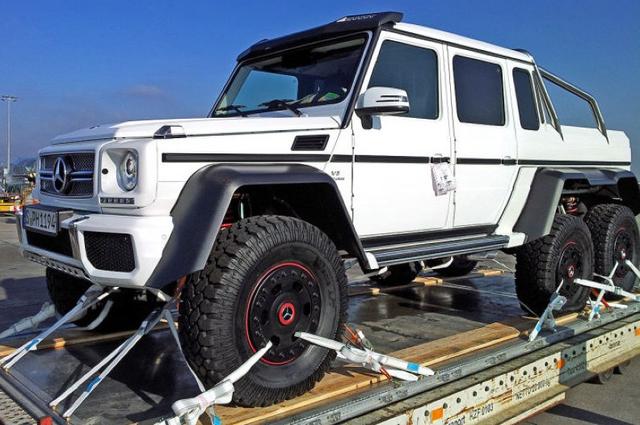 6轮皮卡居然要988万，底盘不输乌尼莫克，却被光头小伙买回家拉柴