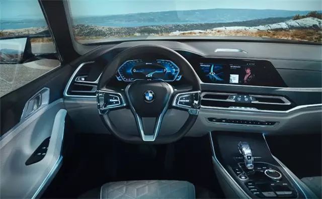 看到宝马X7的照片 奥迪Q8放了一万个心