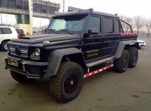 6轮皮卡居然要988万，底盘不输乌尼莫克，却被光头小伙买回家拉柴