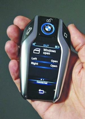 路边停车被贼盯上 安全锁车技能你懂不