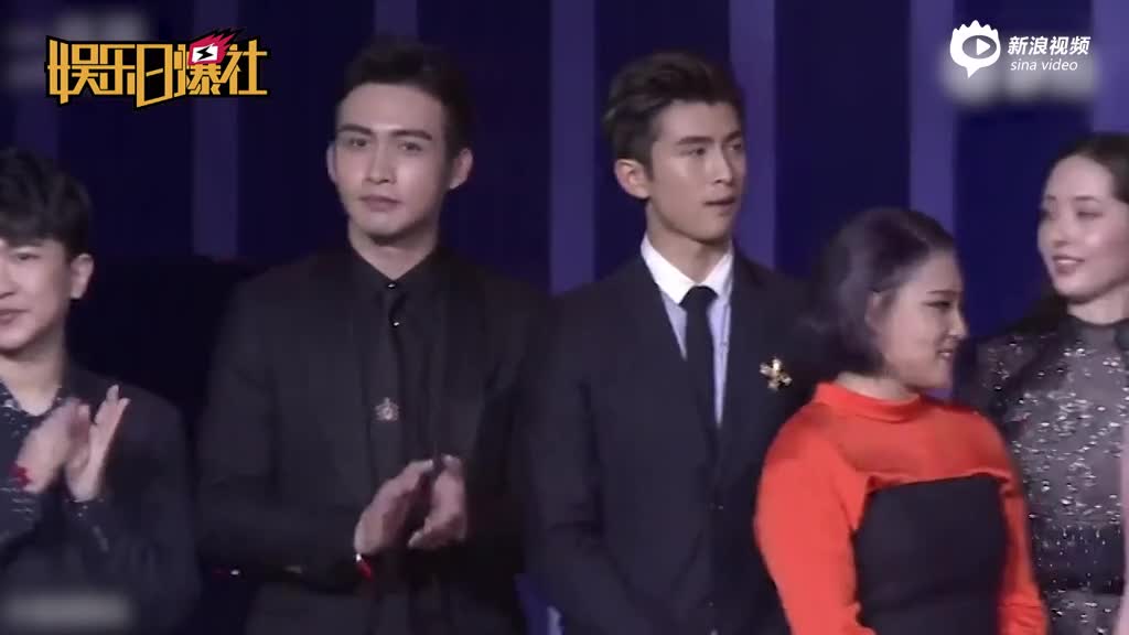 苏芒回应BAZAAR明星慈善夜争议 连说六个对不起