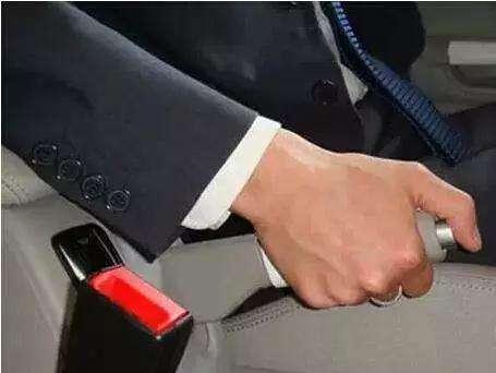 这些配置未来就要消失了 看看你车上还有几样