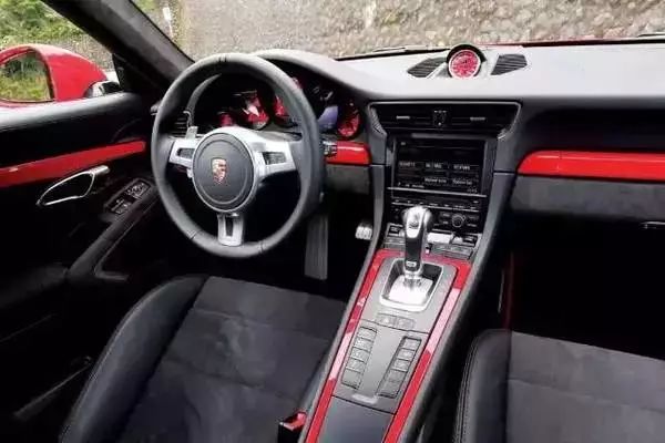 车主们醒醒吧，你们车上的“真皮座椅”都是假的！