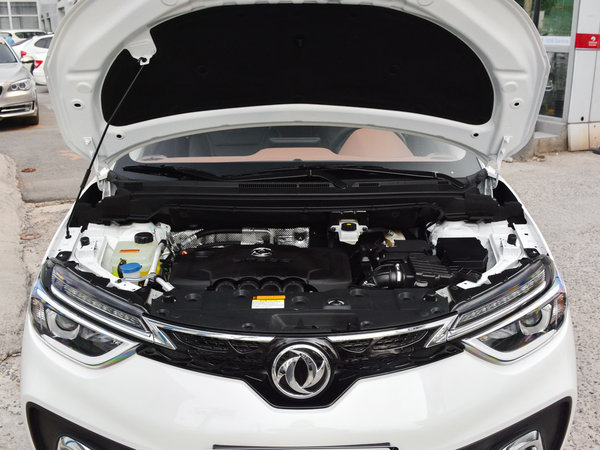 东风风神  1.6L 发动机舱