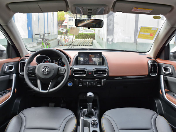 东风风神  1.6L 大中控全景