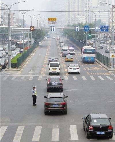 这个车道坑了很多老司机 直接扣3分罚100元