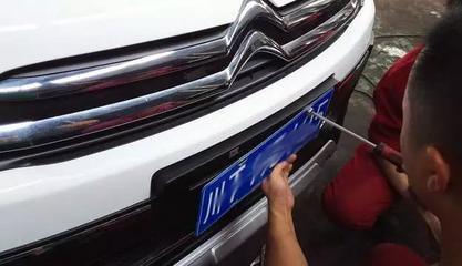 [转帖]车牌位置只有2个孔、要装4枚固封螺丝吗？