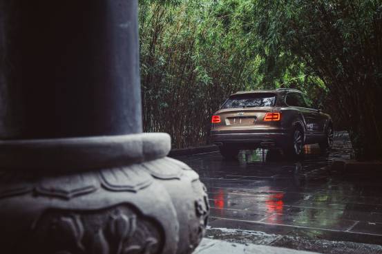 添巴蜀之味，越海川之势——成都试驾宾利添越