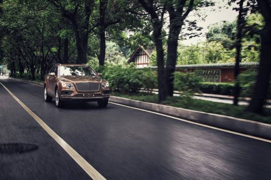 添巴蜀之味，越海川之势——成都试驾宾利添越