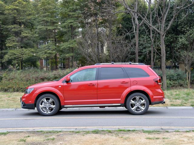 纯进口大七座SUV，座椅玩半天都不嫌腻，还老少皆宜