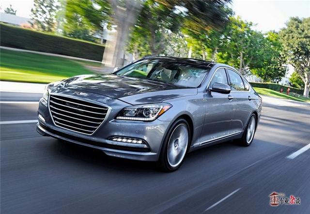 请问，最便宜的四驱轿车多少钱能买到？