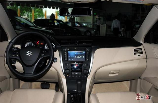 请问，最便宜的四驱轿车多少钱能买到？