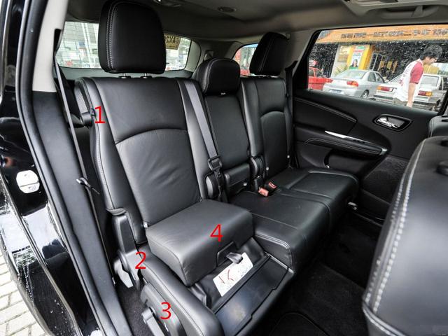 纯进口大七座SUV，座椅玩半天都不嫌腻，还老少皆宜