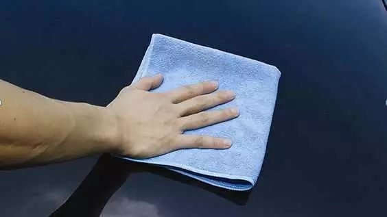 4S店提新车后怎么验车漆？