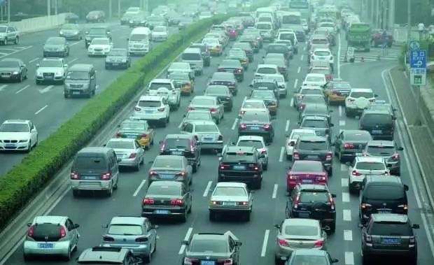 禁售燃油车被提上议程，谁将从中获益？