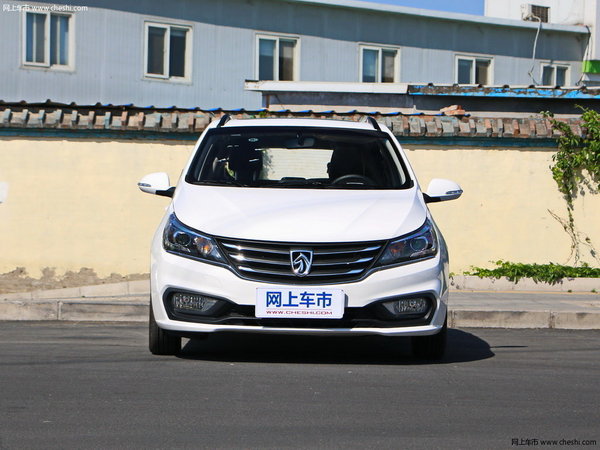 宝骏310自动挡详细配置曝光 标配旋钮+拨片换挡-图3